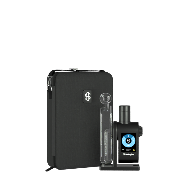 A crisp, front-facing product shot focusing entirely on the assembled Stündenglass Modül + Dok e-rig with Clear Glass. The shot emphasizes the premium contrast between the precision-machined black anodized aluminum frame, the vibrant full-color 2.4-inch digital screen illuminated on the front interface, and the pristine clarity of the borosilicate water-filtration glass globe mounted on top.